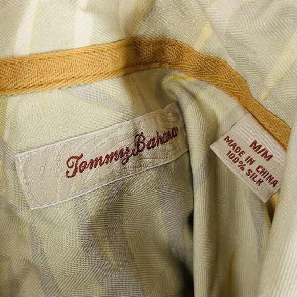 Tommy Bahama Medium 100% Silk Hawaiian Aloha Shirt Yellow Floral Beach Vacation - Picture 3 of 4